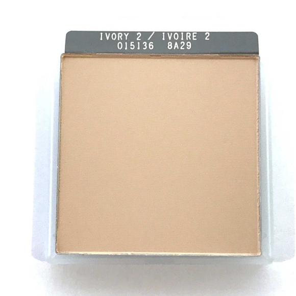 Mary Kay Sheer Mineral Pressed Powder Foundation in Ivory 2. - Picture 2 of 3